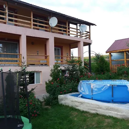 Cabana Yanis Rosu